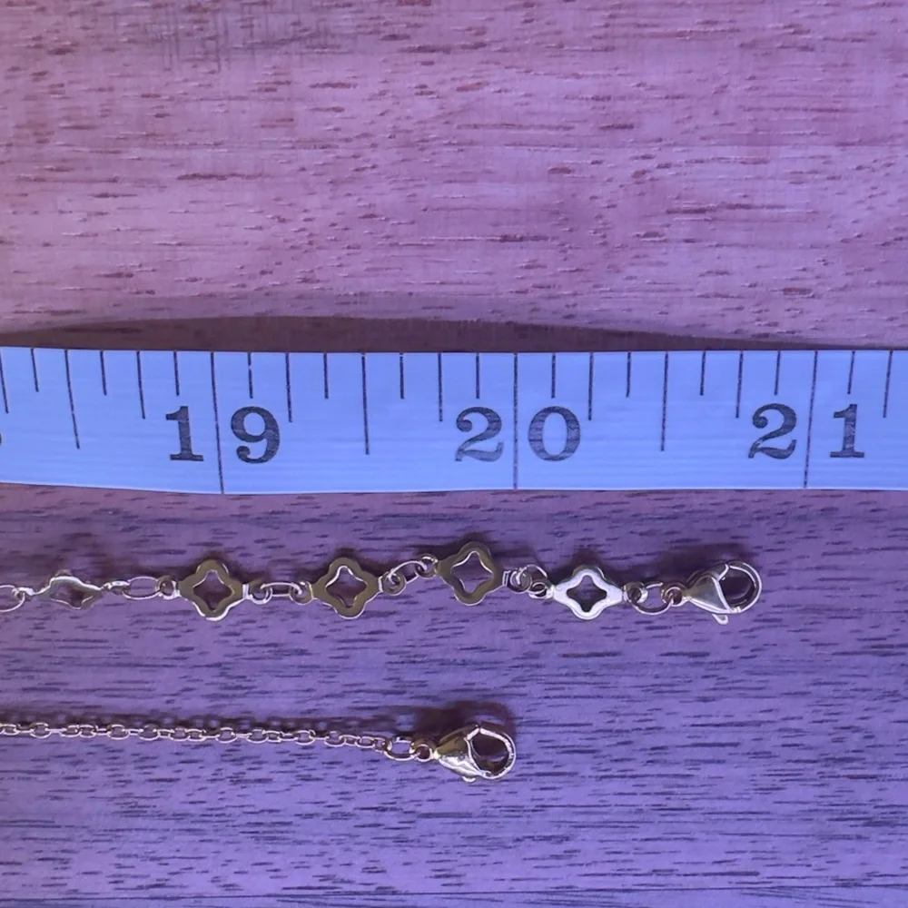 Step out in style with this timeless Clover & Flower triple set. - Picture 6 of 16